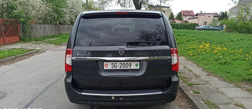 Lancia Voyager cena 45900 przebieg: 199000, rok produkcji 2013 z Radom małe 326